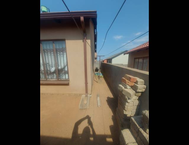 2 BEDROOM FREEHOLD FOR SALE IN SOSHANGUVE EAST EXT 5